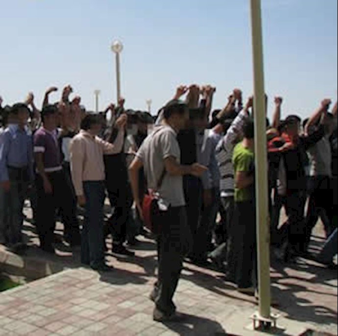 People clashed with suppressive agents for demolishing their houses in western Iran
