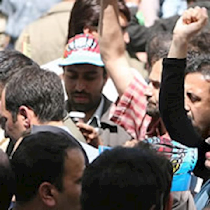 Hundreds protested against extortion by municipality in Southern Iranian City