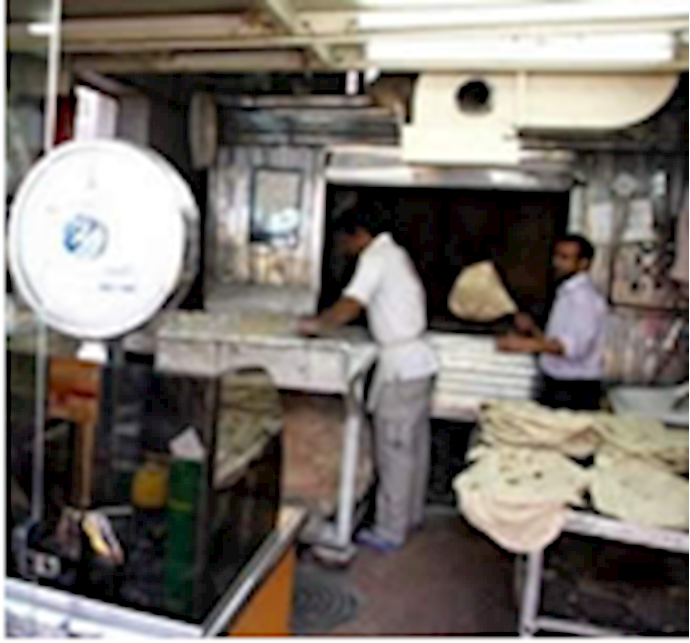 Seven hundred bakery workers went on strike over low pays in Sanandaj