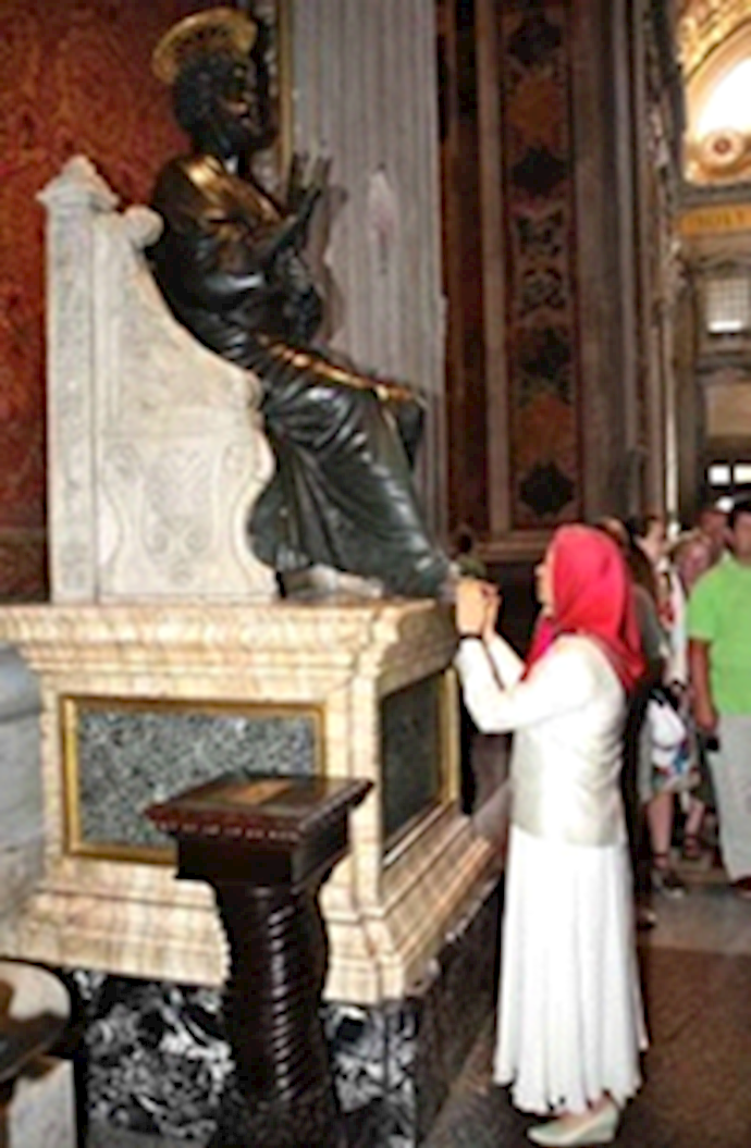 Maryam Rajavi visited Vatican and prayed at Saint Peter Basilica