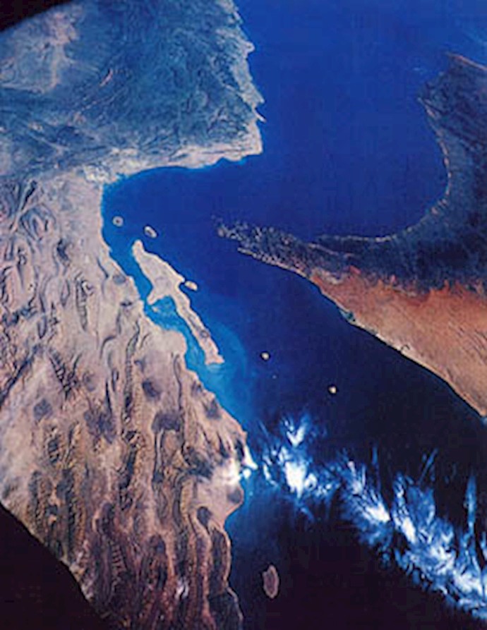 Iran gives full powers to hard-line Guards in Gulf