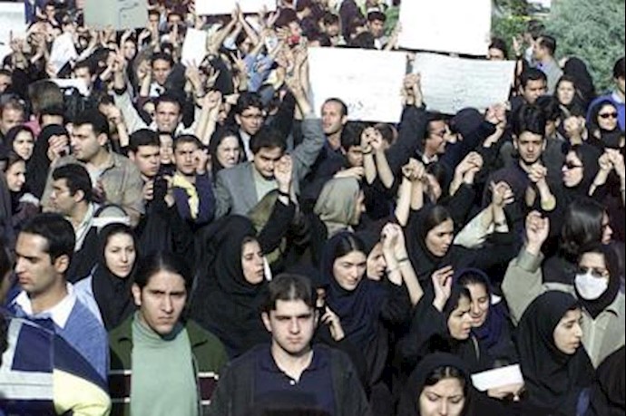 University students in Tehran clashed with state suppressive agents University students in Tehran clashed with state suppressive agents