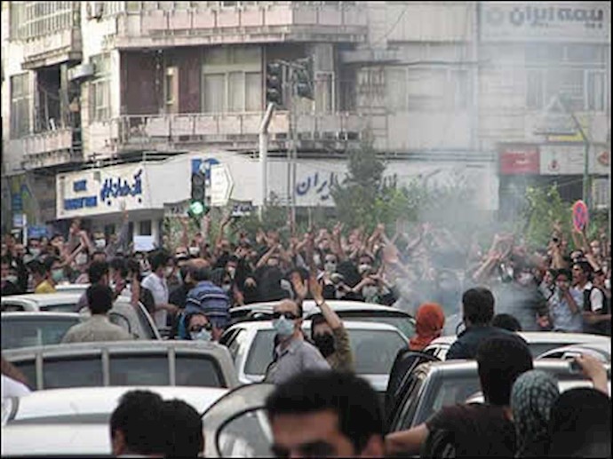 Thousands protest in Iran, defy crackdown