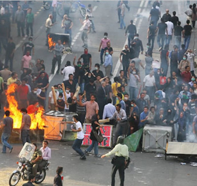 Protests and clashes in Jomhouri Street and Square in central Tehran