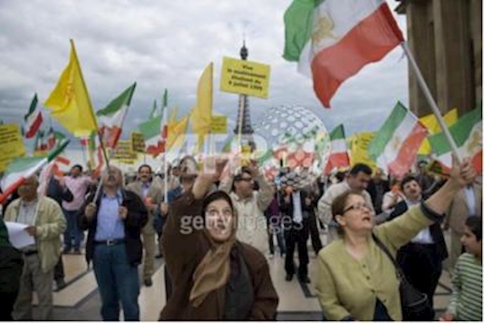 Iranians support Anti-government demonstration in Iran