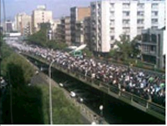 Protesters chant ’death to dictator’ at annual Tehran rally