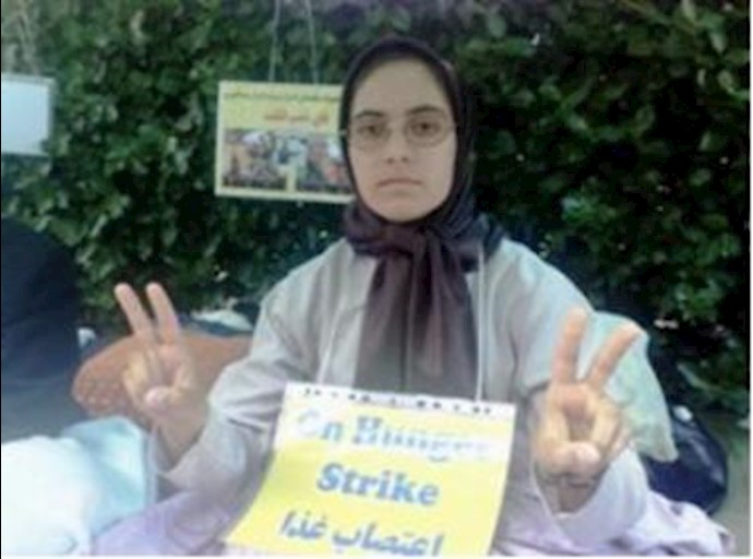 Clergy move to support Iranian hunger strikers outside US Embassy