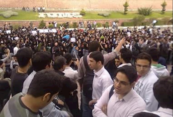 Students and faculty protest medical university dissolution