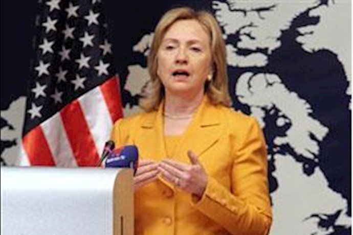 Clinton says Iran, North Korea could spark arms races