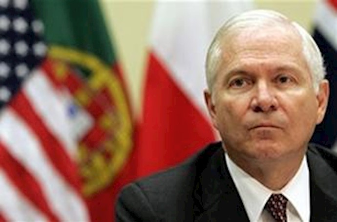 Gates keeps up pressure on Iran with Gulf visit