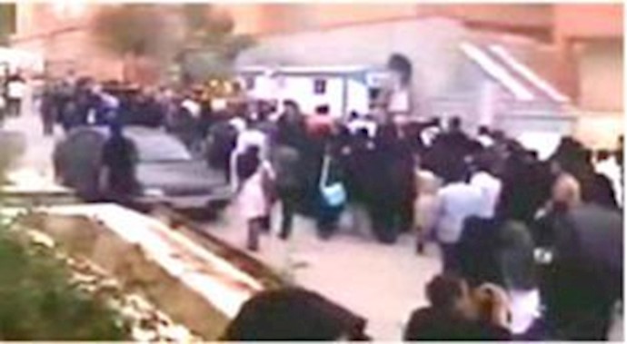 Tehran Students Protest Ahmadinejad Visit