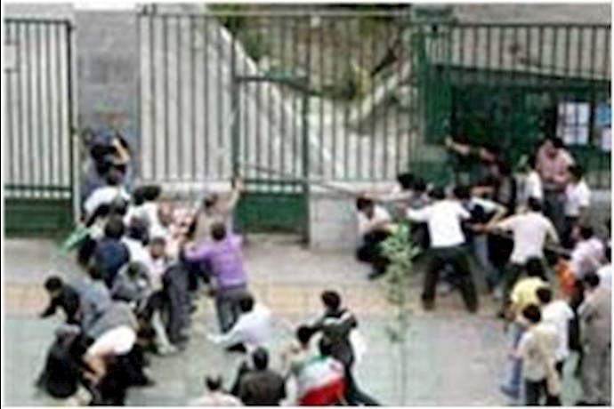 Iran: plainclothes agents raid university board of governors office in Tehran