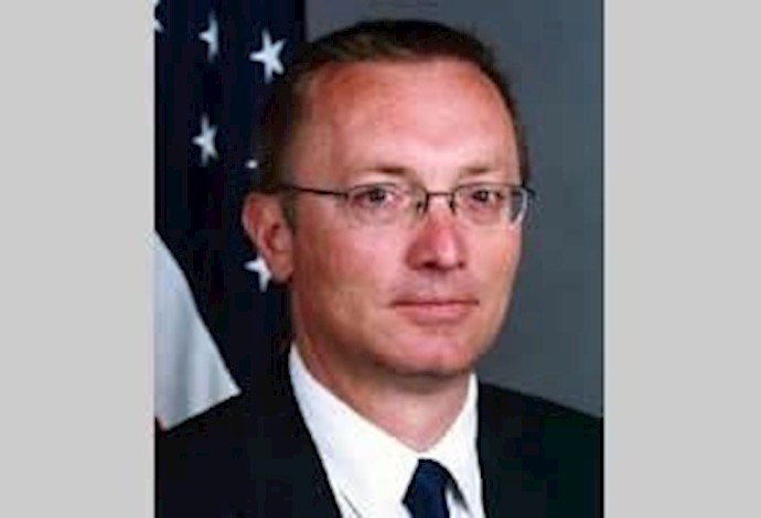 U. S. envoy urges leading Iraqi politicians to look beyond personal ambitions