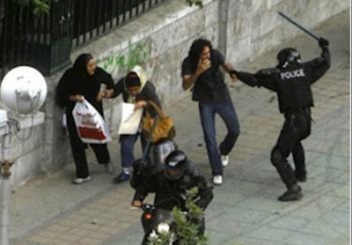 Iranian government opponents see executions as warning