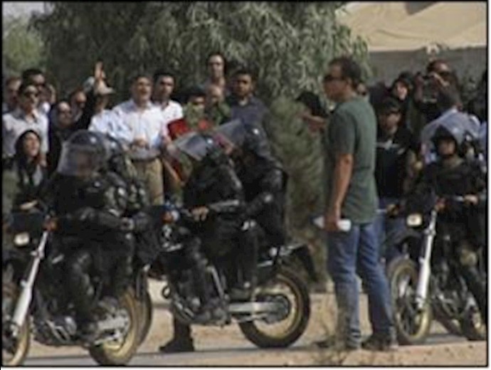 500 rally in Tehran cemetery