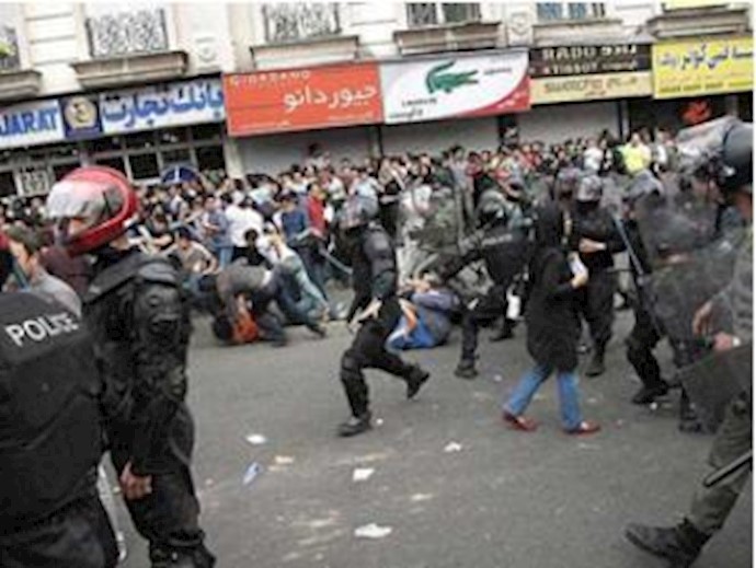 Iran: Tehran’s Youths clash with suppressive forces at Enqelab Square