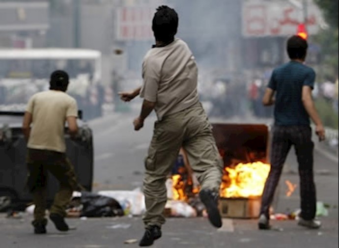 Iranian protesters mark year since Ahamdinejad’s election win