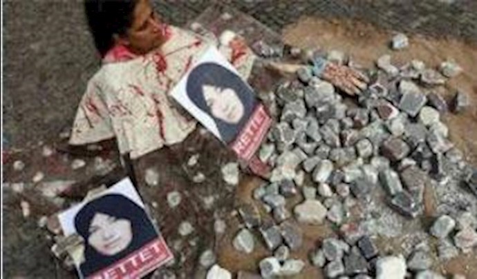 Activists stage Berlin ’stoning’ in support of Iranian woman