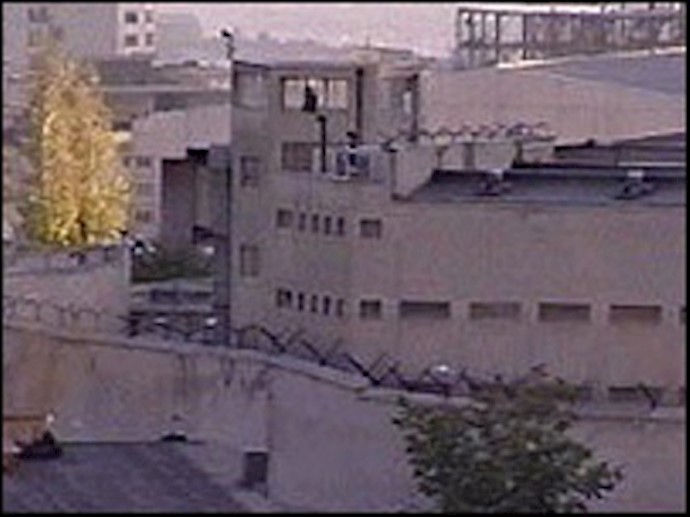 Iran guards attack political prisoners on hunger strike in Evin