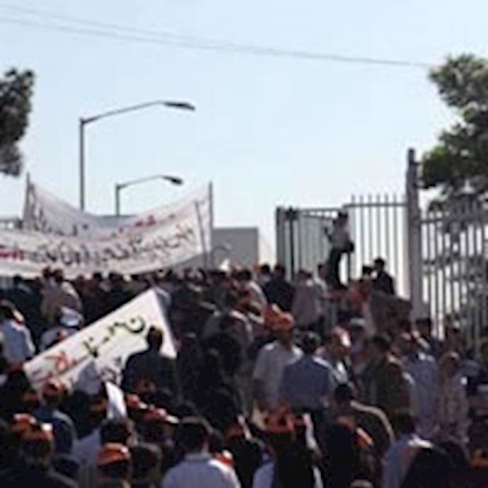 Workers gathering in Qazvin protest 12-month unpaid wages