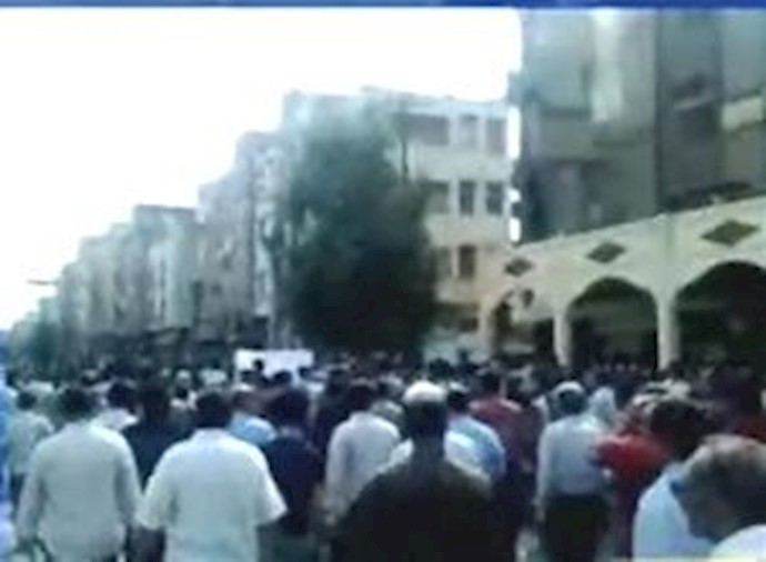 Iran: Khuzestan Pipe Factory workers’ protest gathering outside regime’s governorate in Ahwaz