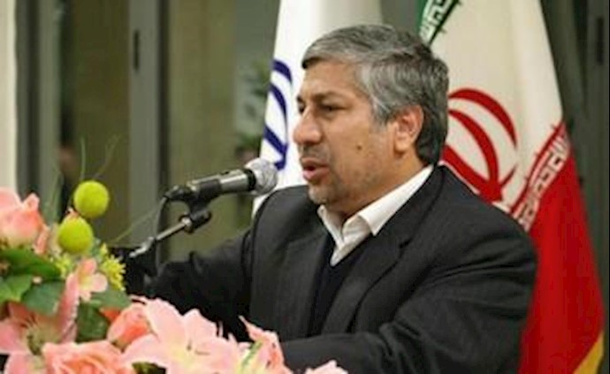 Iran lawmakers target two Ahmadinejad ministers