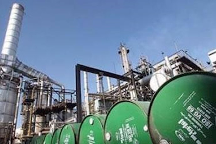 Italy looks to persuade its firms to drop Iran oil