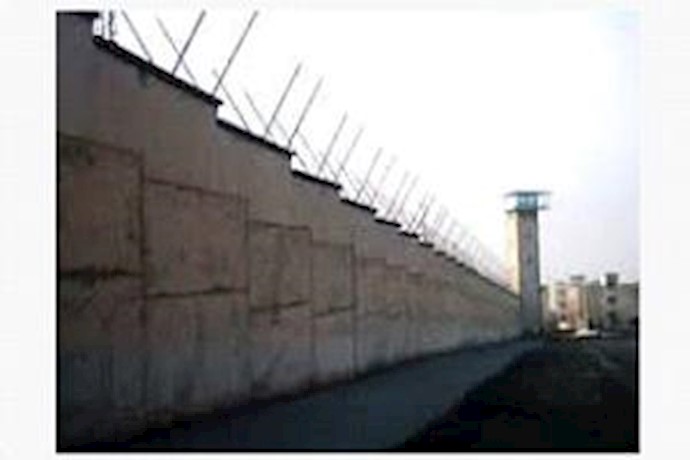 Mullahs’ elements viciously attack political prisoners