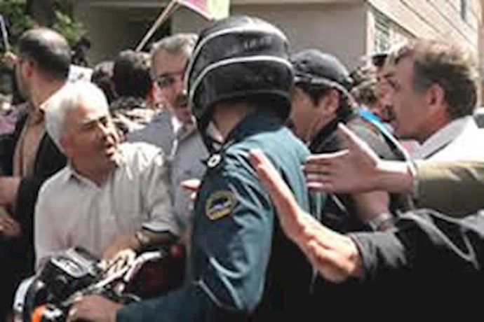 Sugarcane industry workers gathering outside mullahs’ Majlis