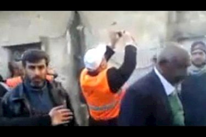 Videos show Homs residents pleading Arab League observers for help