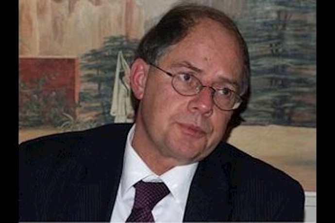 France accuses Syria of trying to dupe monitors