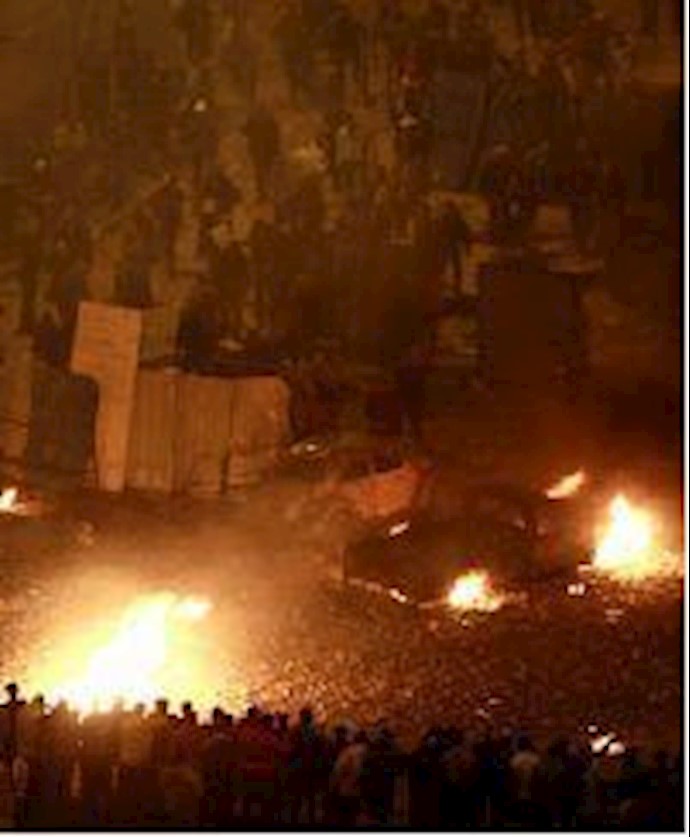 Five killed as Egypt protesters come under fire Five killed as Egypt protesters come under fire