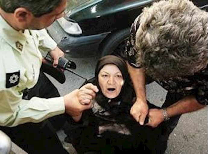 Iranian regime official sends hooligans to beat woman