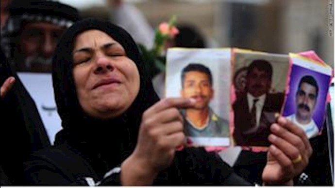 Iraqi protesters rally in the rain