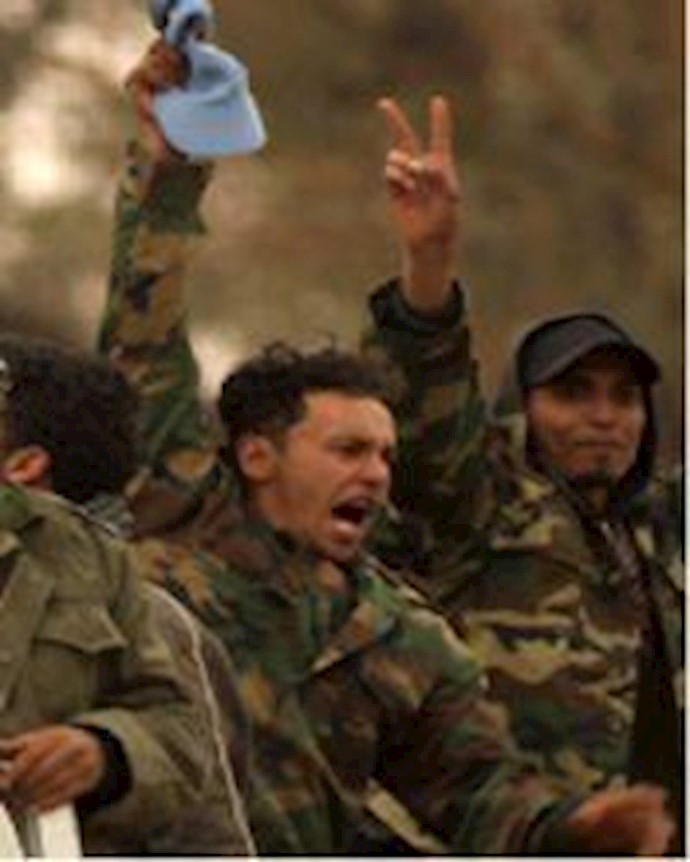Gaddafi tanks attack town, no U.N. move yet