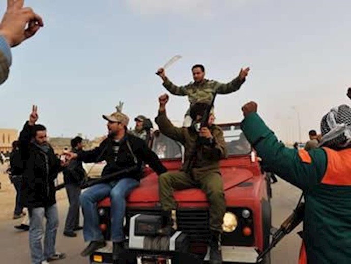 Rebels push west as air strikes hit Gaddafi forces