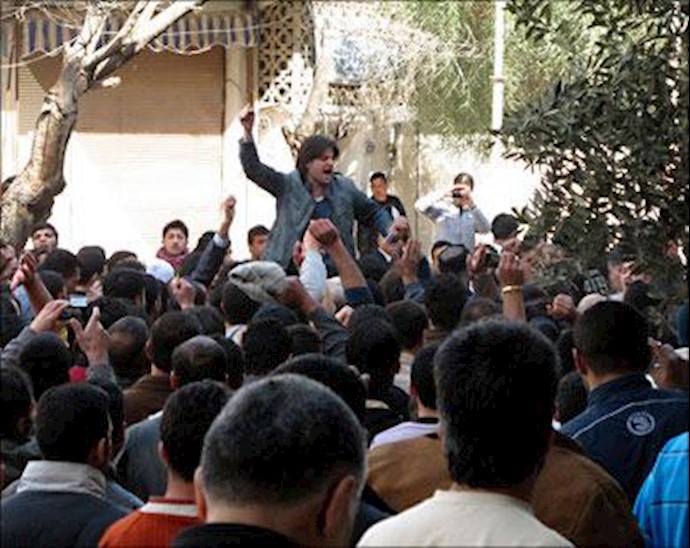 Syrian forces seal off Banias as tension mounts