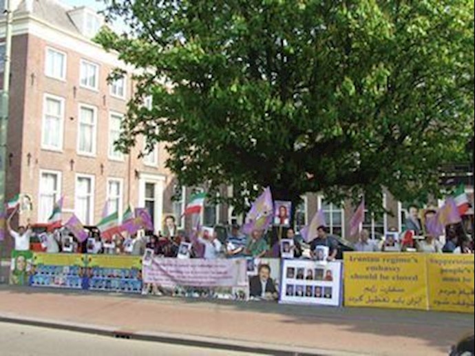 Iranians demonstrate outside US Embassy in The Hague