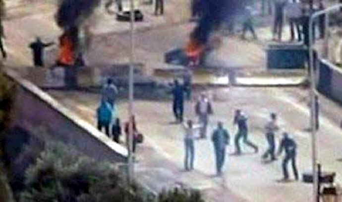 Syria arrests hundreds, shells Deraa into submission