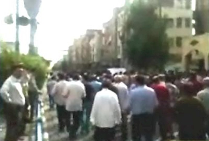 Mullahs regime refuse to pay delayed wages for textile workers