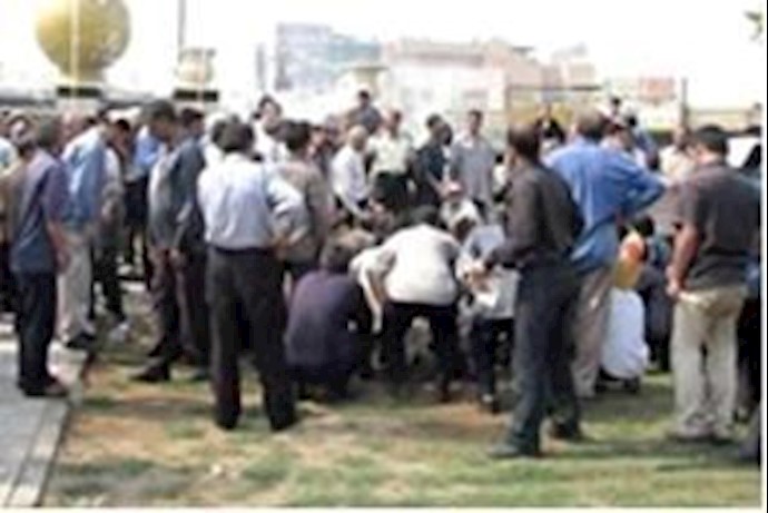 Fars Meat Factory workers stage protest rally outside Shiraz governorate