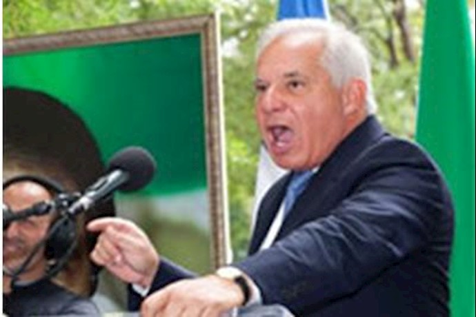 Senator Robert Torricelli of New Jersey speaks to the crowds at an anti-Ahmadinejad rally