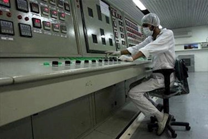 Iran, Under New Strain, Makes Offer to Talk