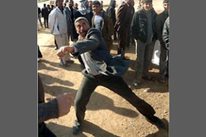  'Iraqi agent throwing rocks at Ashraf residents [File Photo]'