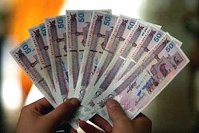 With the further plunges, dollar reaches 17,000 rials in Iran