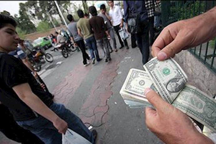 Report: Iranian currency drops 11 percent, hitting new record low against dollar