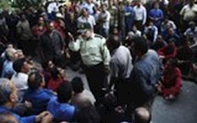 Rare labor petition in Iran shows economic alarm