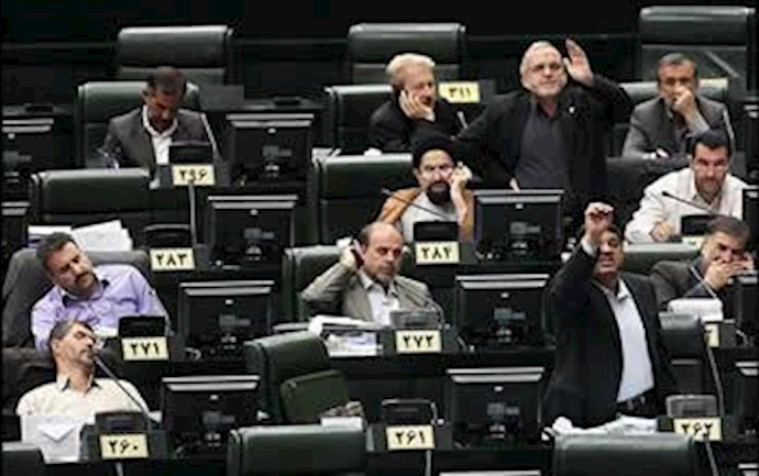 Iran Lawmakers Press Ahmadinejad on Economy