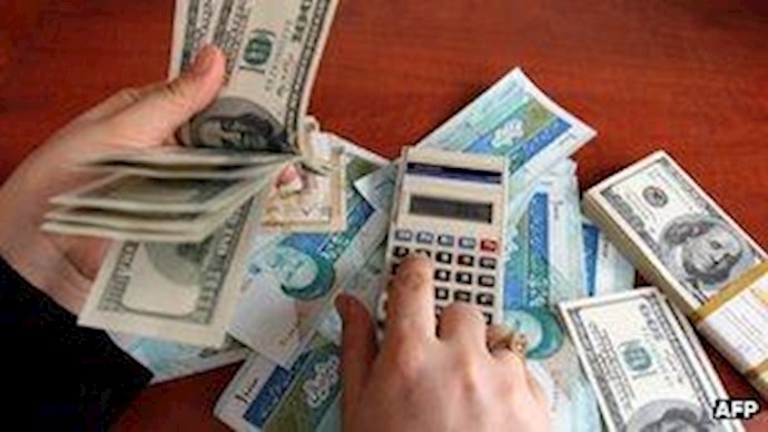 Iran arrests 50 over currency decline