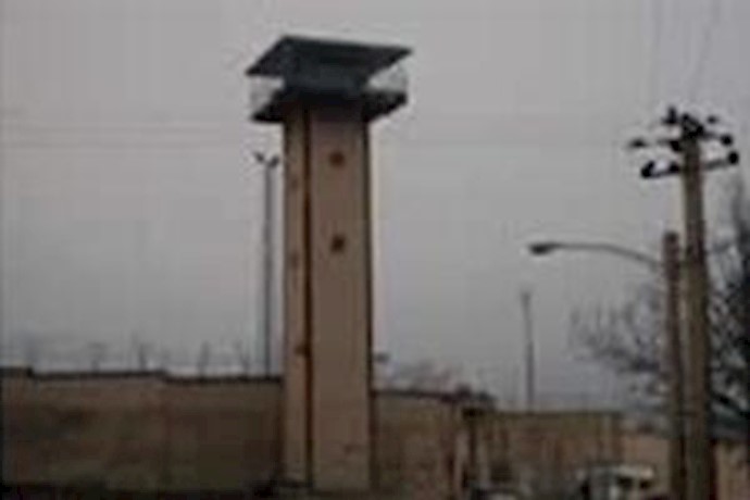 Families of prisoners gather outside prison west of Tehran